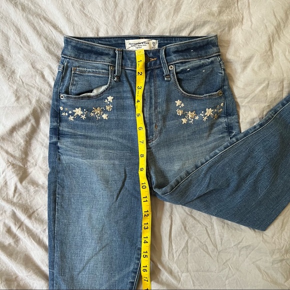 Abercrombie & Fitch Midrise Embroidered Skinny Jeans - Picture 12 of 16